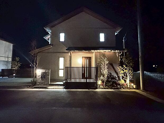 【4号地（GTU-V）】大きなウォークインクローゼットや納戸を各所に配置し、収納力抜群なお家。