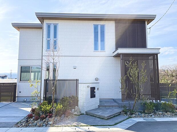 【5号地（Parfait）】ヌックのあるLDKが家族やペットにゆとりを与える家。