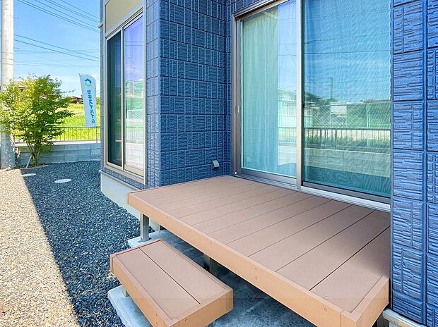 【外観】リビングと一体になるうちそとテラス