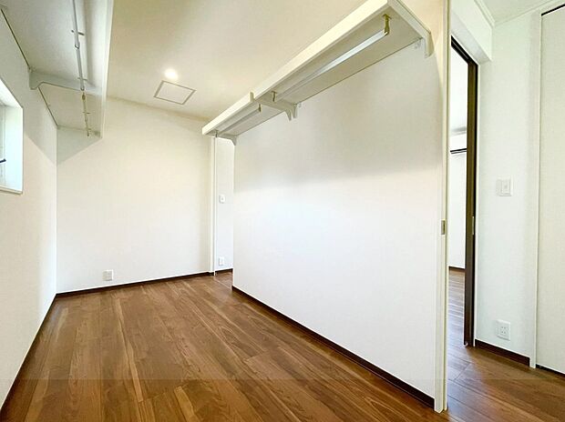 【WIC（納戸）】4.7畳のウォークスルータイプのWIC