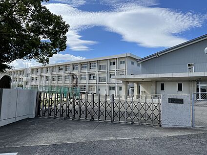 上宇部中学校 約1,320ｍ～1,340ｍ(徒歩17分)