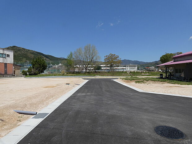 【現地土地写真】分譲地から小学校が見えます！（2026年4月撮影）