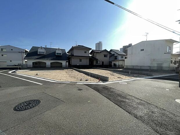 【現地写真】中高層住宅が調和する第二種中高層住居専用地域、落ち着きと利便性を兼ね備えた住みやすい街並みです!