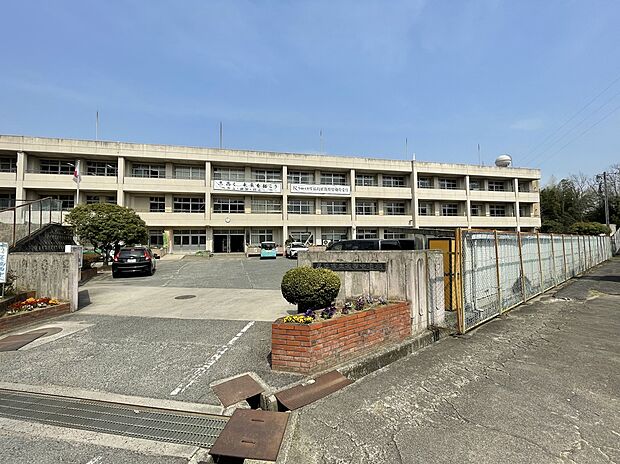 尾道市立高西中学校（約2,230m）