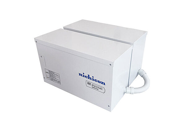 【蓄電池】(1)停電でも照明やテレビの使用、携帯の充電も。
(2)停電時でも生活に最低限必要な電力を確保。
(3)太陽光発電の余った電気を貯めて夜に使うエコな生活。※停電時には蓄電池の残量がないと復旧しません。停電時に自動ですべてのコンセント・照明・設備に電気が供給されます。同時に使用できる電力には限りがあります。