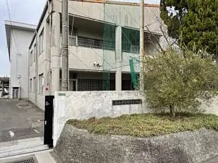 鴨川中学校 240m～270m(徒歩3分～4分)
