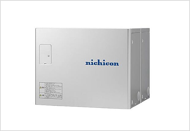 【蓄電池（9.9kWh）】(1)停電時でも生活に最低限 必要な電力を確保。
(2)太陽光発電の余った電気を貯めて夜に使うエコな生活※停電時には蓄電池の残量が無いと復旧しません。同時に使用できる電力には限りがあります。※(1)事前に計画したコンセントのみ電力使用が可能です。