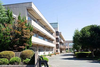 高山中学校 約1340m(徒歩17分)