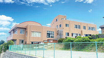 日高幼稚園 約240m(徒歩3分)
