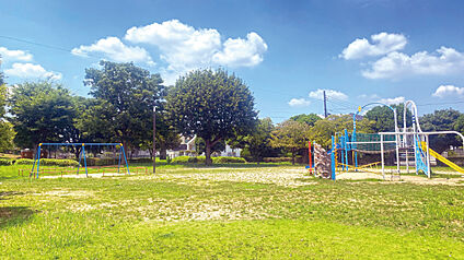 東山近隣公園  約820m～880m(徒歩11分)