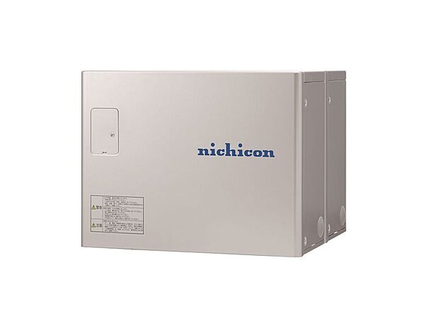 【蓄電池】停電時でも生活に最低限 必要な電力を確保。
※停電時には蓄電池の残量が無いと復旧しません。停電時に自動ですべてのコンセント・照明・設備に電気が供給されます。同時に使用できる電力には限りがあります。