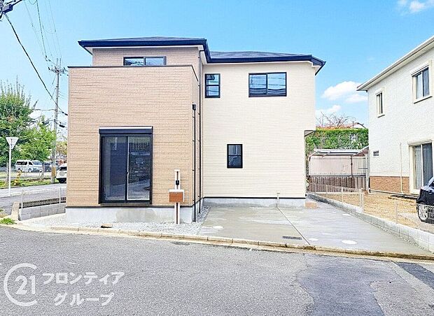 外壁には雨の汚れを浮かして洗い流す、クリーニング機能付きサイディング材を採用しております。自然の力でいつまでも綺麗な外観が保てます!