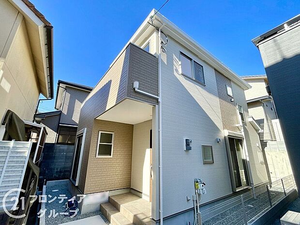 外壁には雨の汚れを浮かして洗い流す、クリーニング機能付きサイディング材を採用しております。自然の力でいつまでも綺麗な外観が保てます!