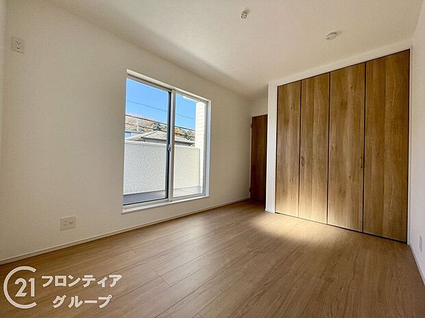 寝室や子供部屋にぴったりなシンプル洋室でお部屋のコーディネートが楽しめますね。