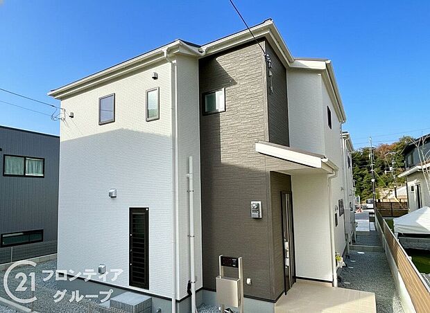 【2号棟】現地外観写真＼資金計画のお悩みお任せください！／最新FPシステムを使った資金計画のシミュレーションや専属のファイナンシャルプランナーがお金回りの整理をお手伝いします！住宅ローンもお任せ♪