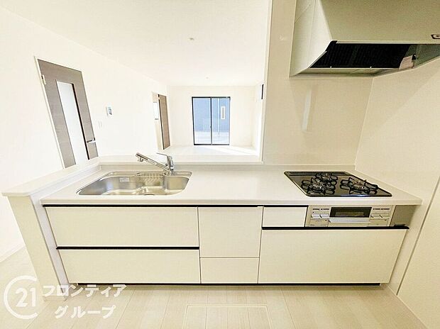 お手入れが楽に行える換気扇やステンレスワークトップは毎日お料理する奥様の味方！