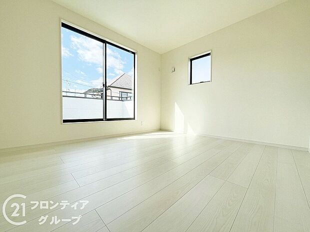 室内はシンプルな仕様となっており、それぞれの好みに合わせたインテリアで、趣味に合わせてレイアウトしやすくなっております。