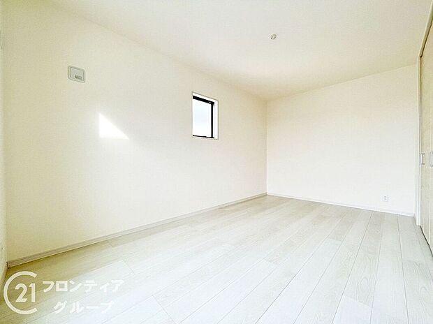 室内はシンプルな仕様となっており、それぞれの好みに合わせたインテリアで、趣味に合わせてレイアウトしやすくなっております。