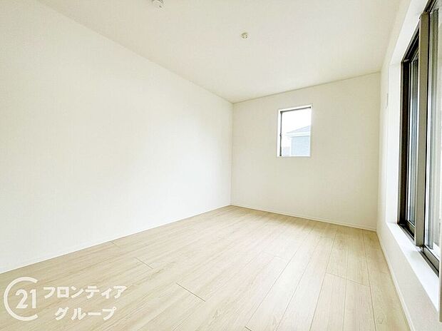 こちらのお部屋はバルコニーに面しており、日当たり、通風ともに良好です！