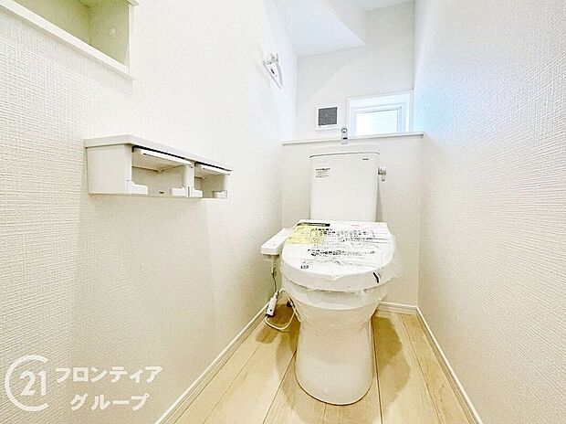 【トイレ】オート開閉のフタなので、手を触れず清潔・快適なトイレです!