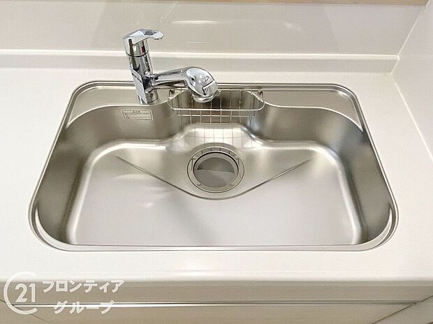 【その他設備】蛇口の先端に浄水器を内蔵。場所をとらない浄水器です。