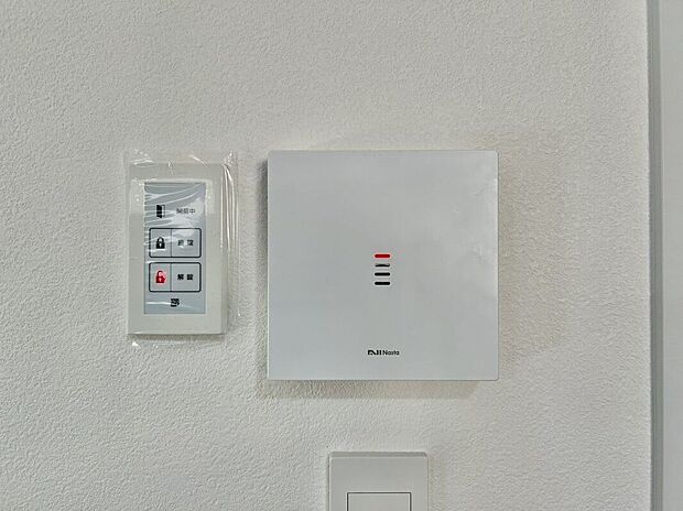 【その他設備】温度センサーでエアコンと連動し適温を保ってくれる機能やボタン一つでドアの開閉ができる等、あったら安心・あったら便利な機能を備えたお家です。