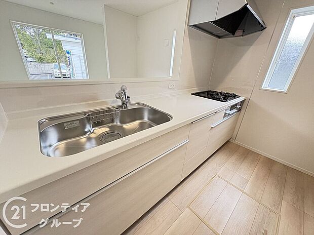 【キッチン】お手入れが楽に行える換気扇やステンレスワークトップは毎日お料理する奥様の味方!