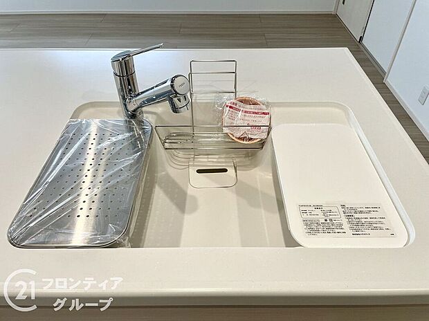 【その他設備】広々としたシンクで、洗い物もスムーズに行えます。使いやすいデザインで、キッチン作業が快適になります！