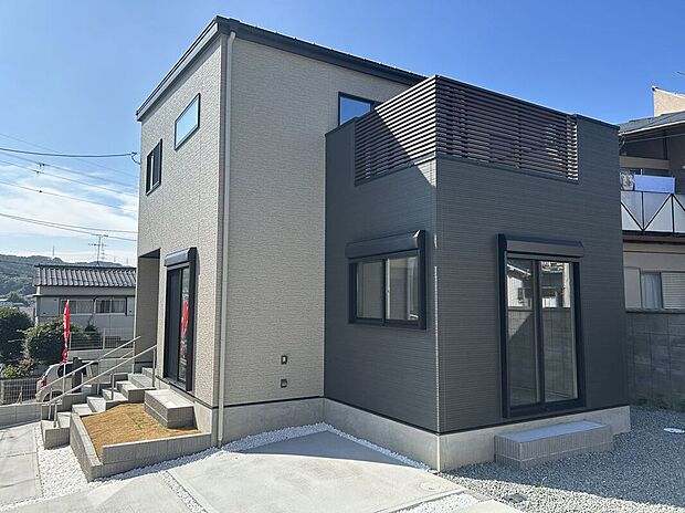 【外観】【２号棟】現地外観写真＼資金計画のお悩みお任せください！／最新FPシステムを使った資金計画のシミュレーションや専属のファイナンシャルプランナーがお金回りの整理をお手伝いします！住宅ローンもお任せ♪