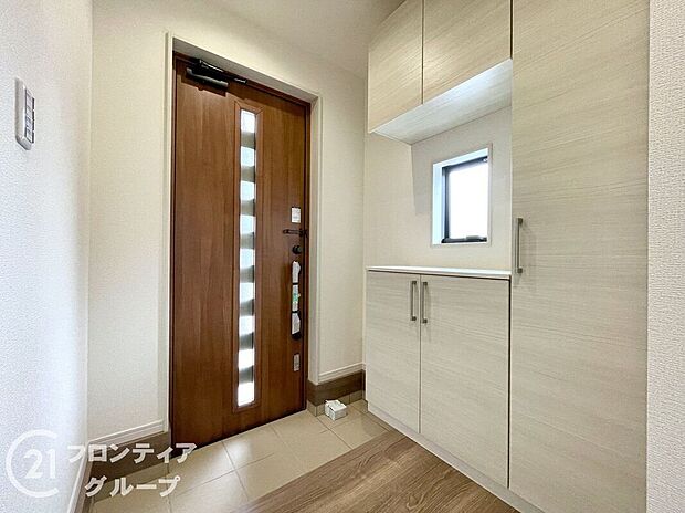 【玄関】玄関は防犯性の優れたダブルロックドアです！