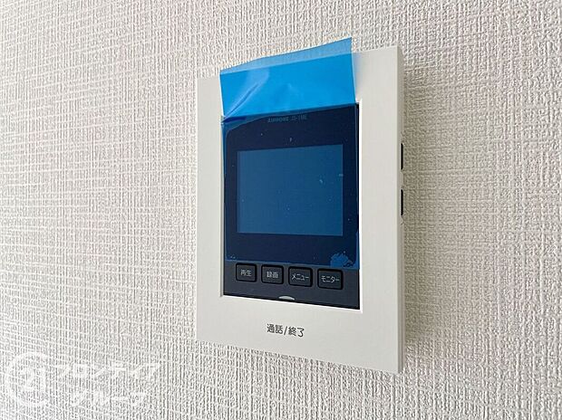 【防犯設備】女性やお子様にも安心のTVモニター付きインターホン!一目で来客を確認できるので、特に小さなお子様をお持ちのご家庭でも安心してお住まい頂ける設備です。
