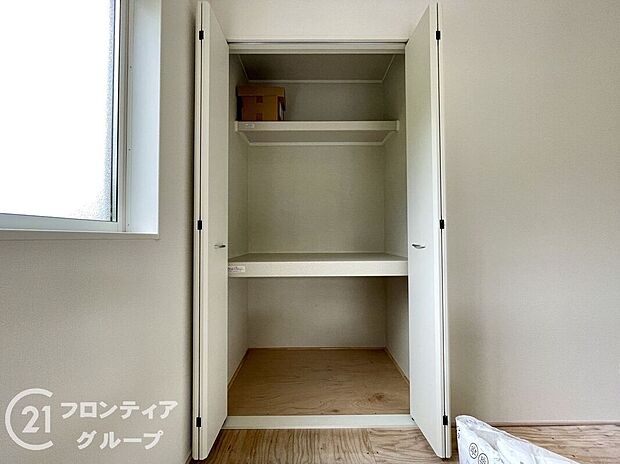 【収納】お布団も収納できる広々とした押入れは、季節のものもたくさん収納しておける便利なスペースです!