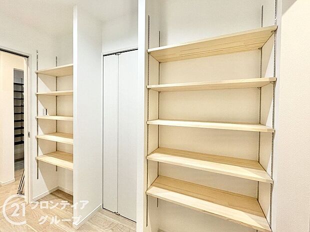 【収納】すっきりと片付けられる便利な収納スペース。衣類や季節用品などを効率よく整理でき、暮らしの快適さがアップします。居室の広さを活かし、ライフスタイルに合わせた使い方ができるのが魅力です。