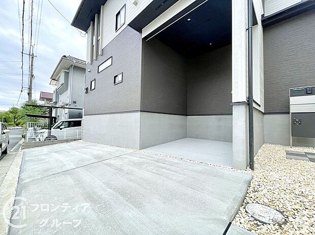 【駐車場】使いやすい駐車場で、家族全員が快適に利用できるスペースです