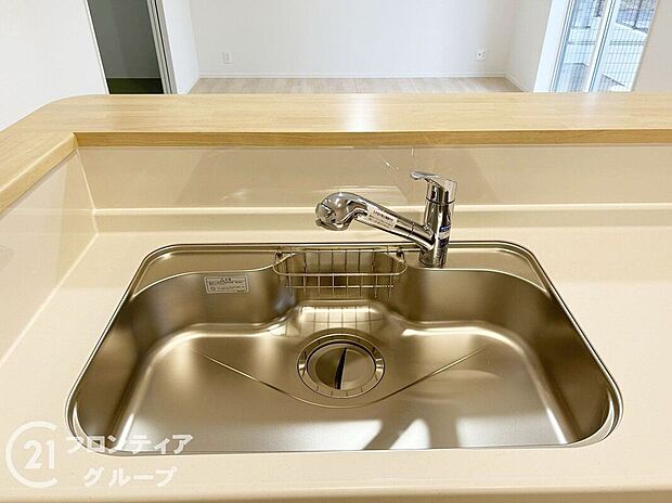 【その他設備】蛇口の先端に浄水器を内蔵。場所をとらない浄水器です。