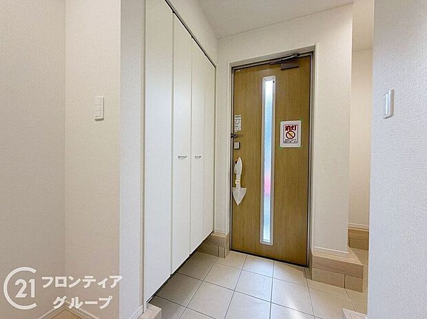 【玄関】玄関は防犯性の優れたダブルロックドアです!