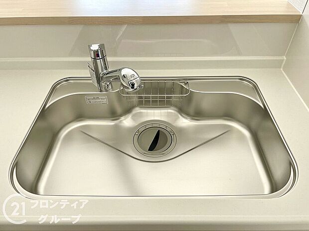 【その他設備】蛇口の先端に浄水器を内蔵。場所をとらない浄水器です。