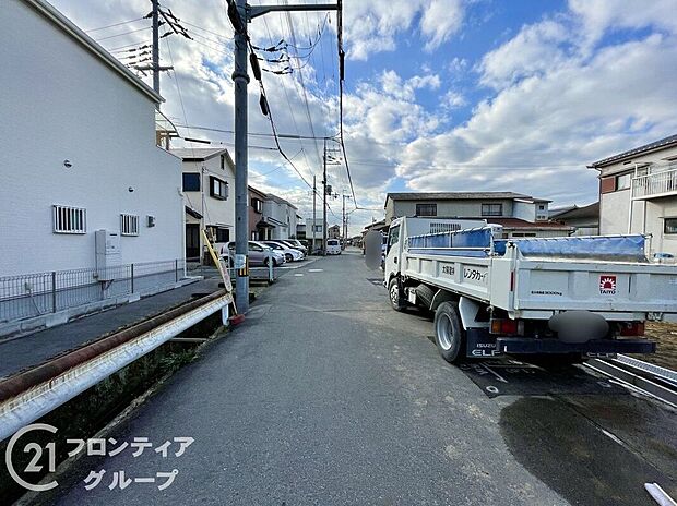 【前面道路含む外観】現地写真更新!充実したアフターサポートで安心!当社は誠実に、丁寧に、お客様一人ひとりに永く安心してお住まいいただけるようなお付き合いをさせていただきます