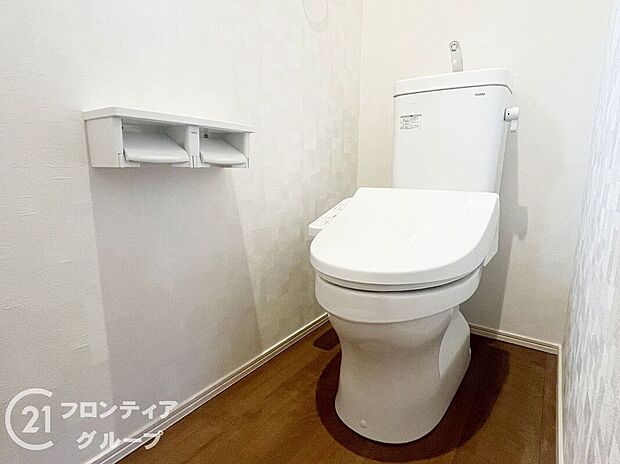 【トイレ】トイレは1階と2階の2カ所に設置!階段を上り下りせずに使用できるので、高齢の方にも安心です!