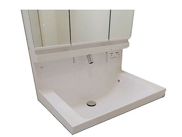 【同仕様画像　（その他内観）】＼同仕様写真／ミラー扉の内側がすべて収納スペースになっています。ティッシュBOXも収納可能。収納物に応じて高さ調整が可能。取り外して洗えるので清潔