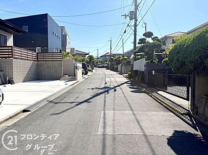 前面道路含む外観