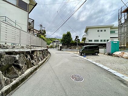 前面道路含む外観
