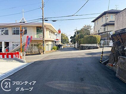 前面道路含む外観