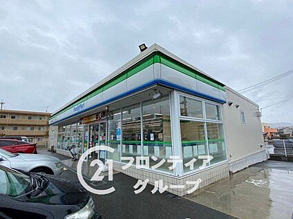 ファミリーマート近鉄九条駅前店 920m