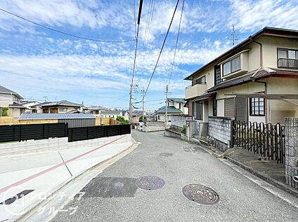 前面道路含む外観