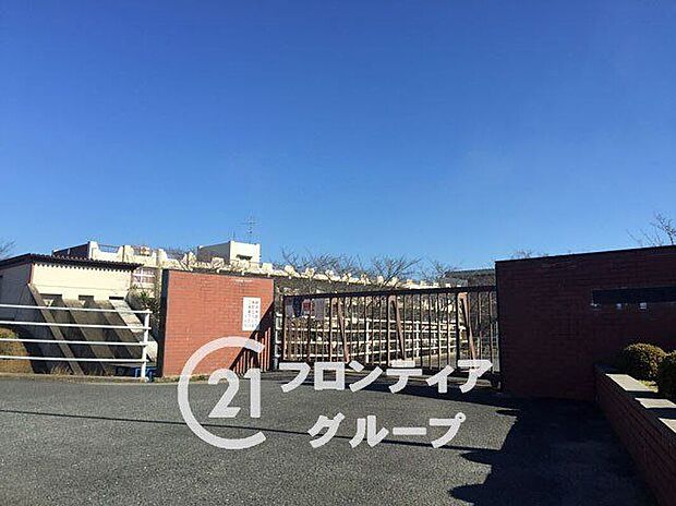 大和郡山市立郡山西中学校（約2,300m）