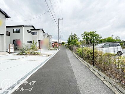 前面道路含む外観