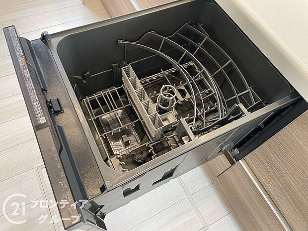 【その他設備】食器洗いの手間を大幅に減らし、時間を節約できる便利な食洗機付き!家事の負担を軽減し、自由な時間を増やすことができます。