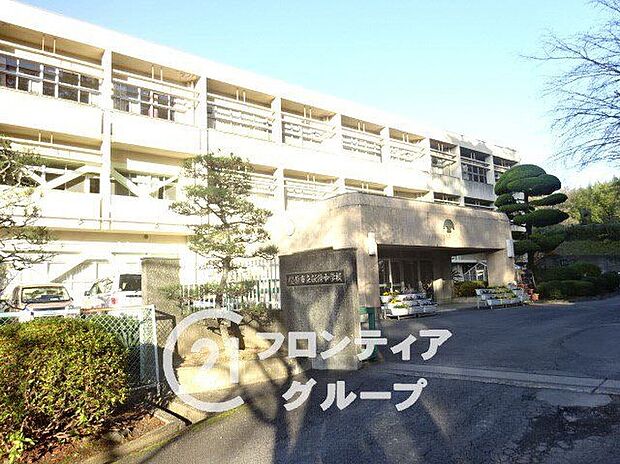 橿原市立畝傍中学校（約750m）