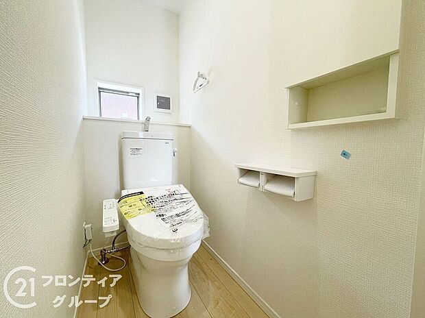 【トイレ】オート開閉のフタなので、手を触れず清潔・快適なトイレです！